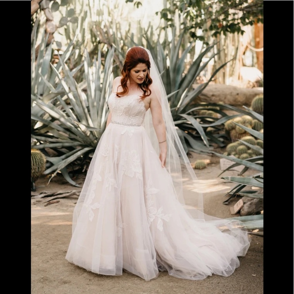 🌸 Bhldn: strapless wedding dress 🌸